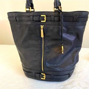 Michael Kors Large Bucket Style Bag Preowned in great shape.